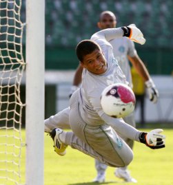 نجم الهلال يلعب دورًا لاستقطاب صفقة جديدة من الكالتشيو 