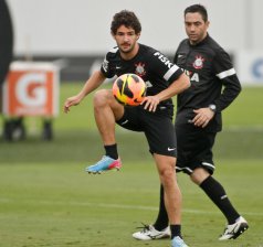 موسى ديابي يفضل النصر السعودي على البقاء في أوروبا 